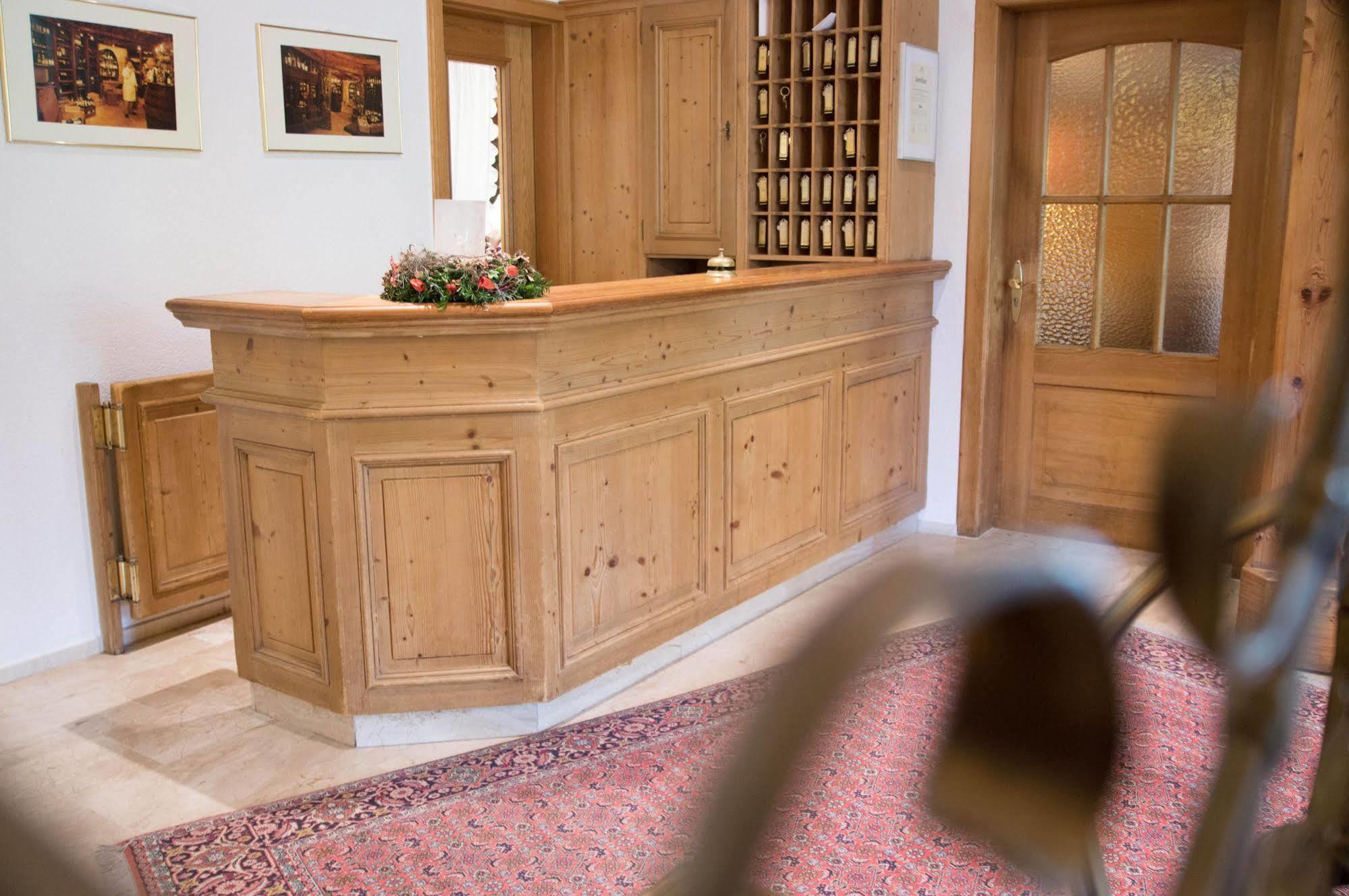 Hotel Restaurant Vinothek Lamm باد هيرنالب المظهر الخارجي الصورة